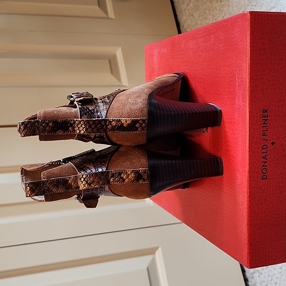 Donald H. Pliner NEW with box. Chestnut suede boots with Python detail. - Picture 3 of 12